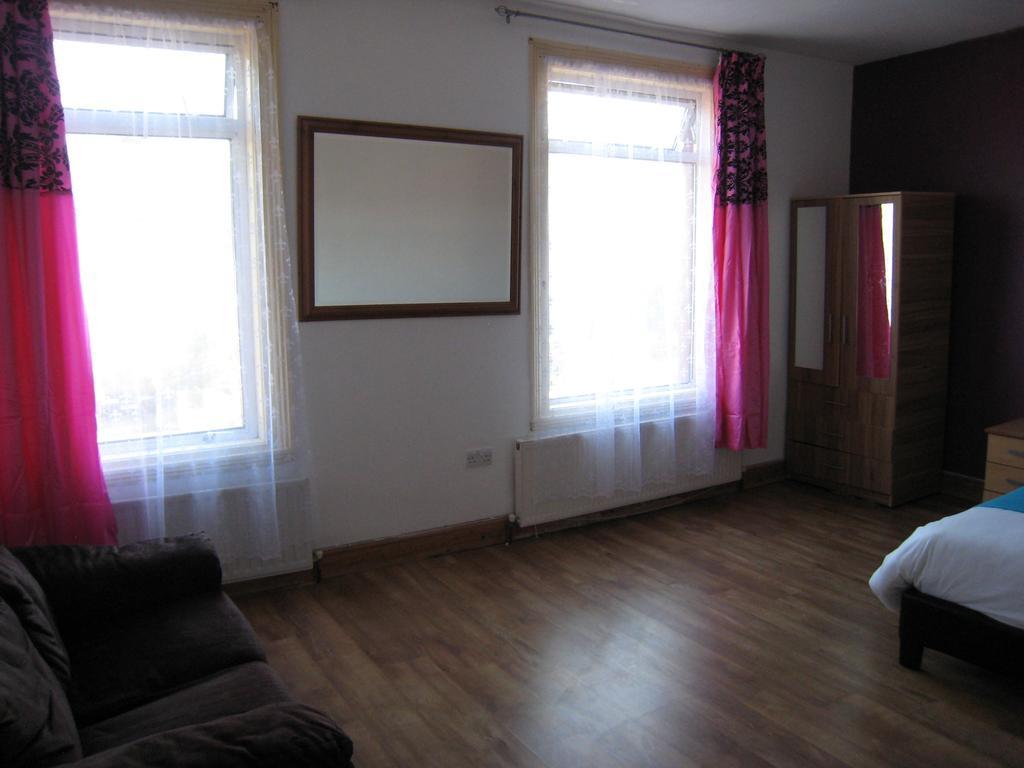 The Dream Resthouse Hotel Лондон Екстериор снимка