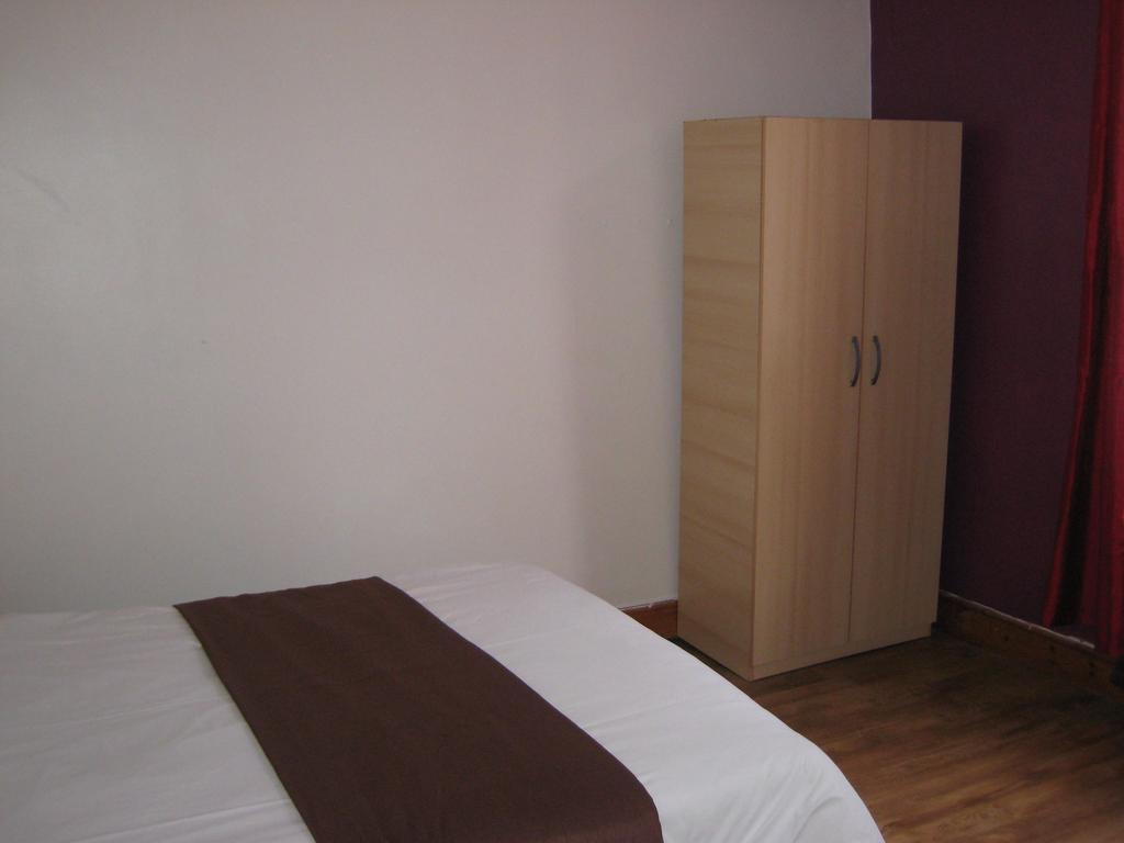 The Dream Resthouse Hotel Лондон Екстериор снимка